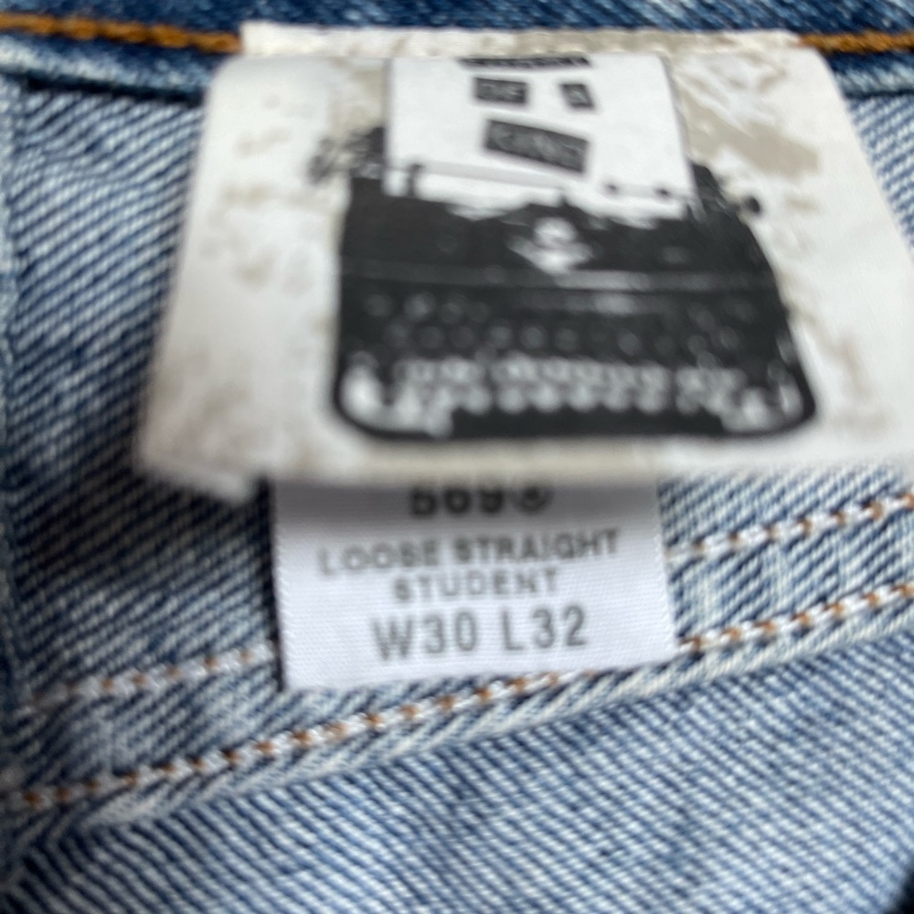Embellished jean shorts from Levi’s. - Picture 3 of 6